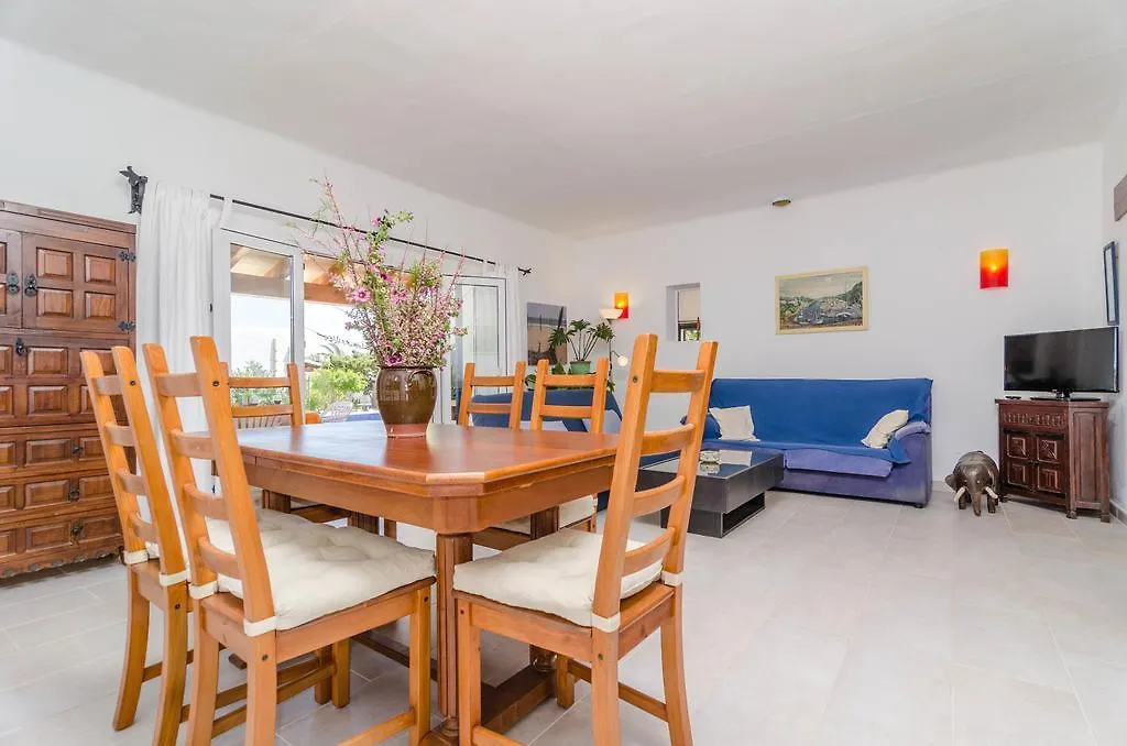 Villa Cala Esmeralda location